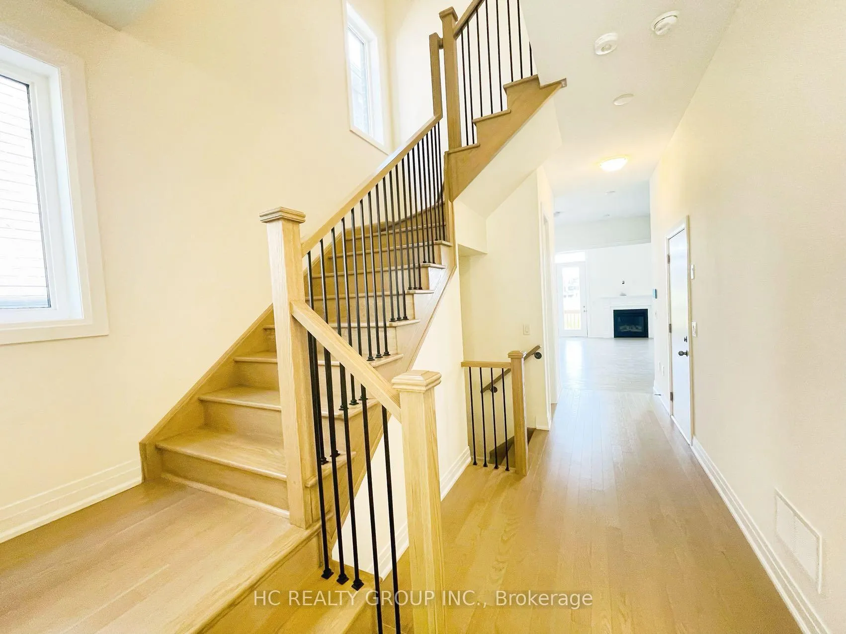 Photo 4 of 115A Bond Crescent, Richmond Hill, Oak Ridges — HOMEH