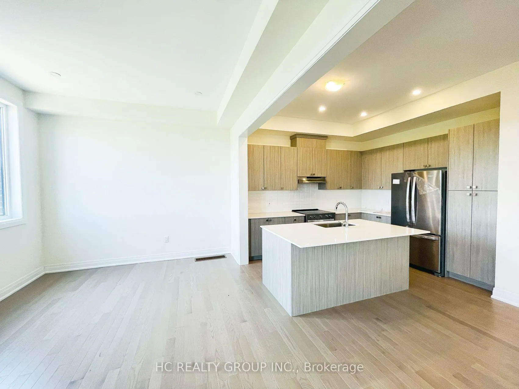 Photo 7 of 115A Bond Crescent, Richmond Hill, Oak Ridges — HOMEH