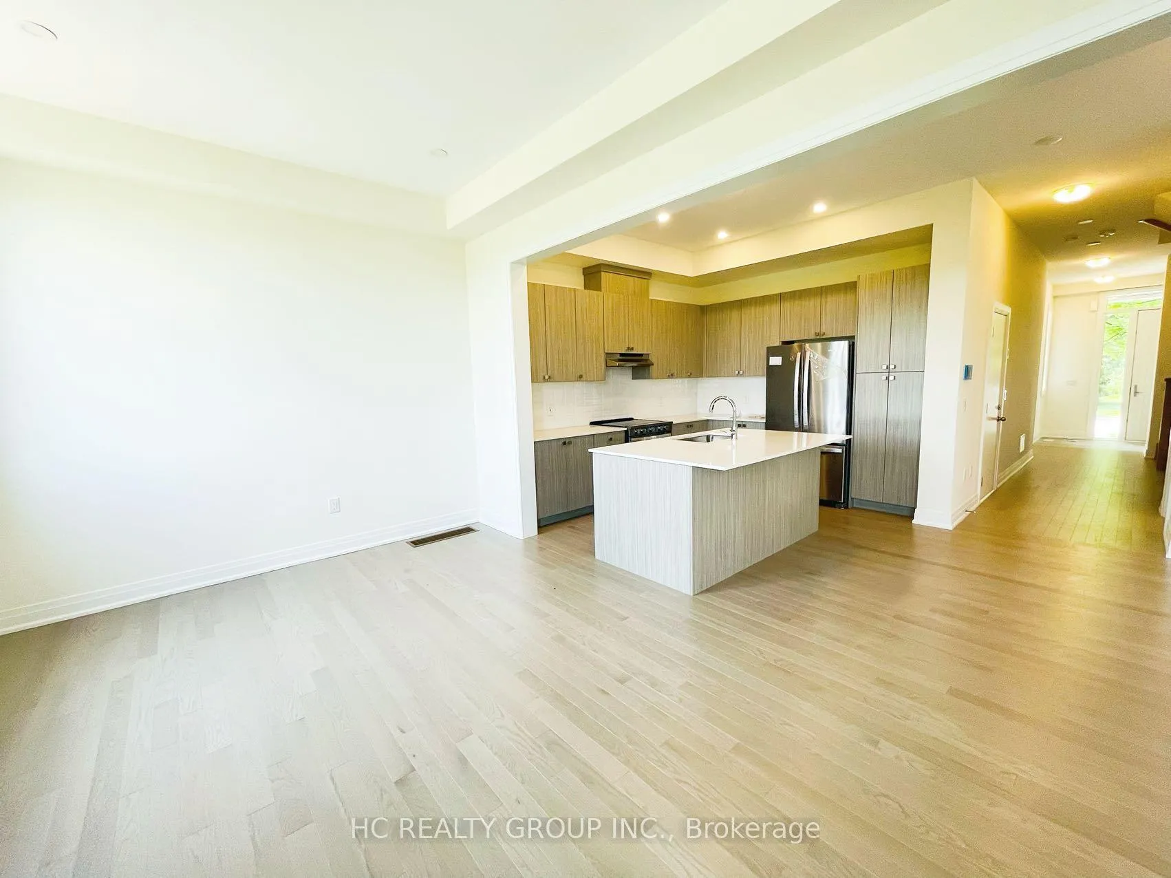 Photo 8 of 115A Bond Crescent, Richmond Hill, Oak Ridges — HOMEH