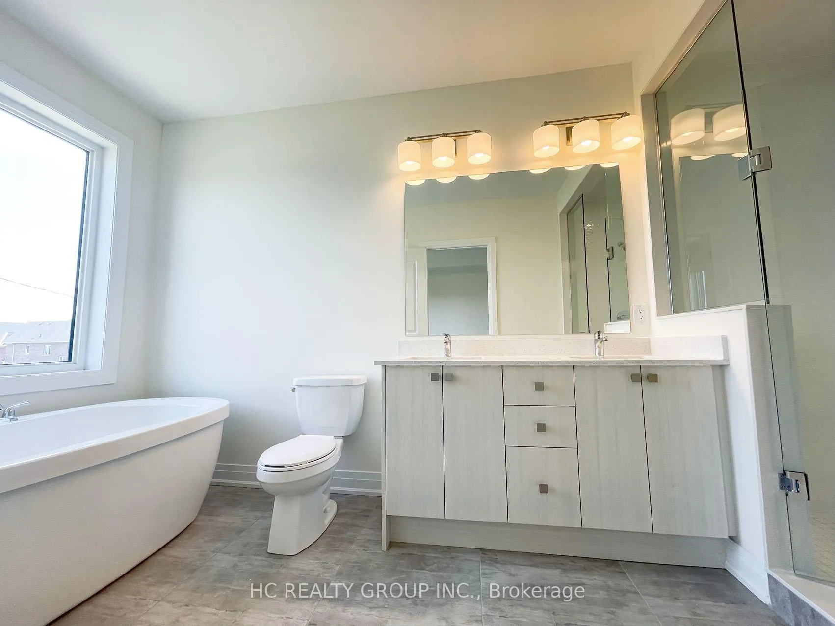 Photo 16 of 115A Bond Crescent, Richmond Hill, Oak Ridges — HOMEH