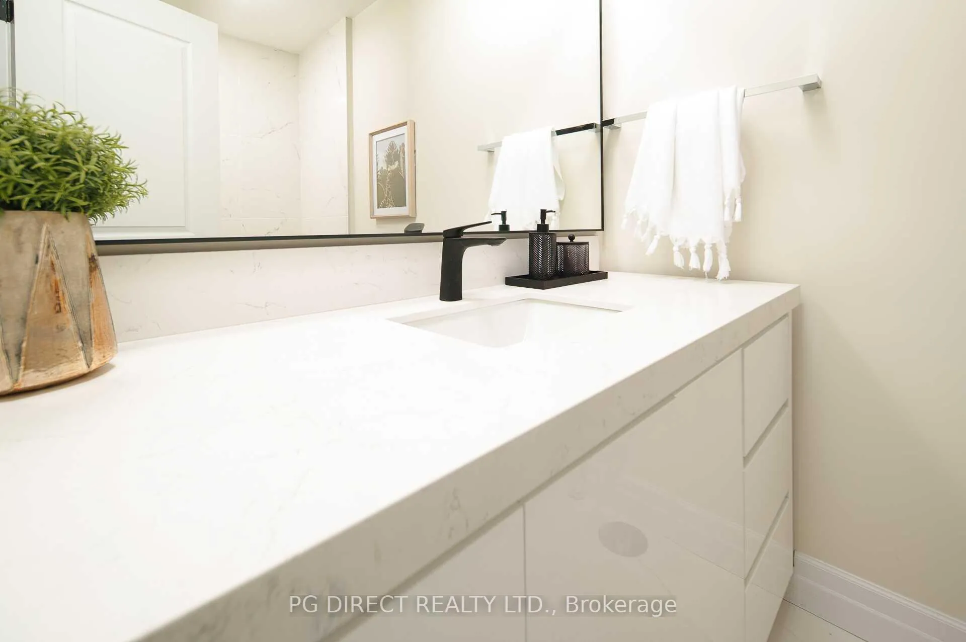 Photo 10 of 80 Sydney Street N, Kitchener, King East — HOMEH