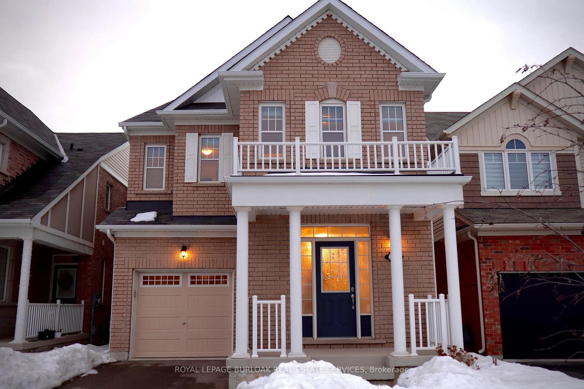 Photo 2 of 209 Stillwater Crescent, Hamilton, Waterdown — HOMEH
