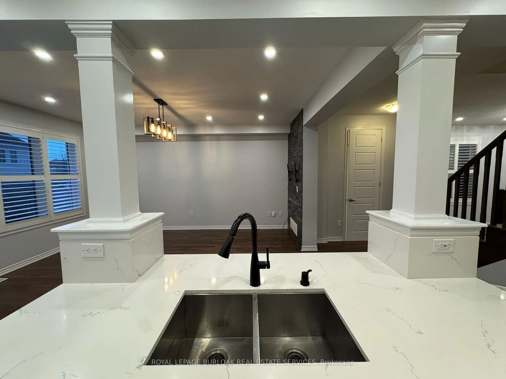 Photo 6 of 209 Stillwater Crescent, Hamilton, Waterdown — HOMEH