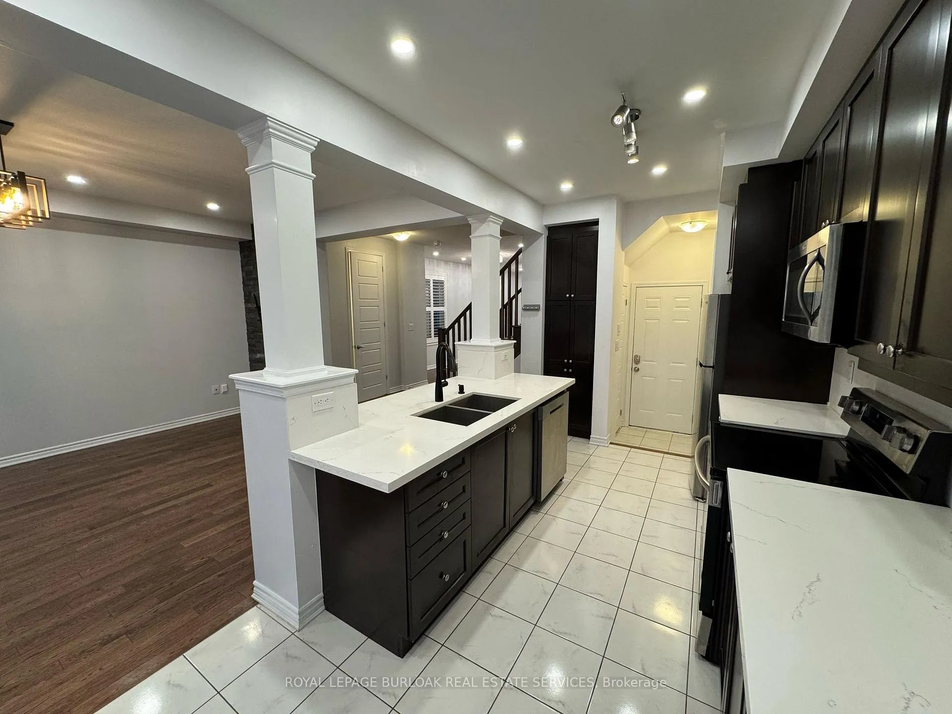Photo 7 of 209 Stillwater Crescent, Hamilton, Waterdown — HOMEH