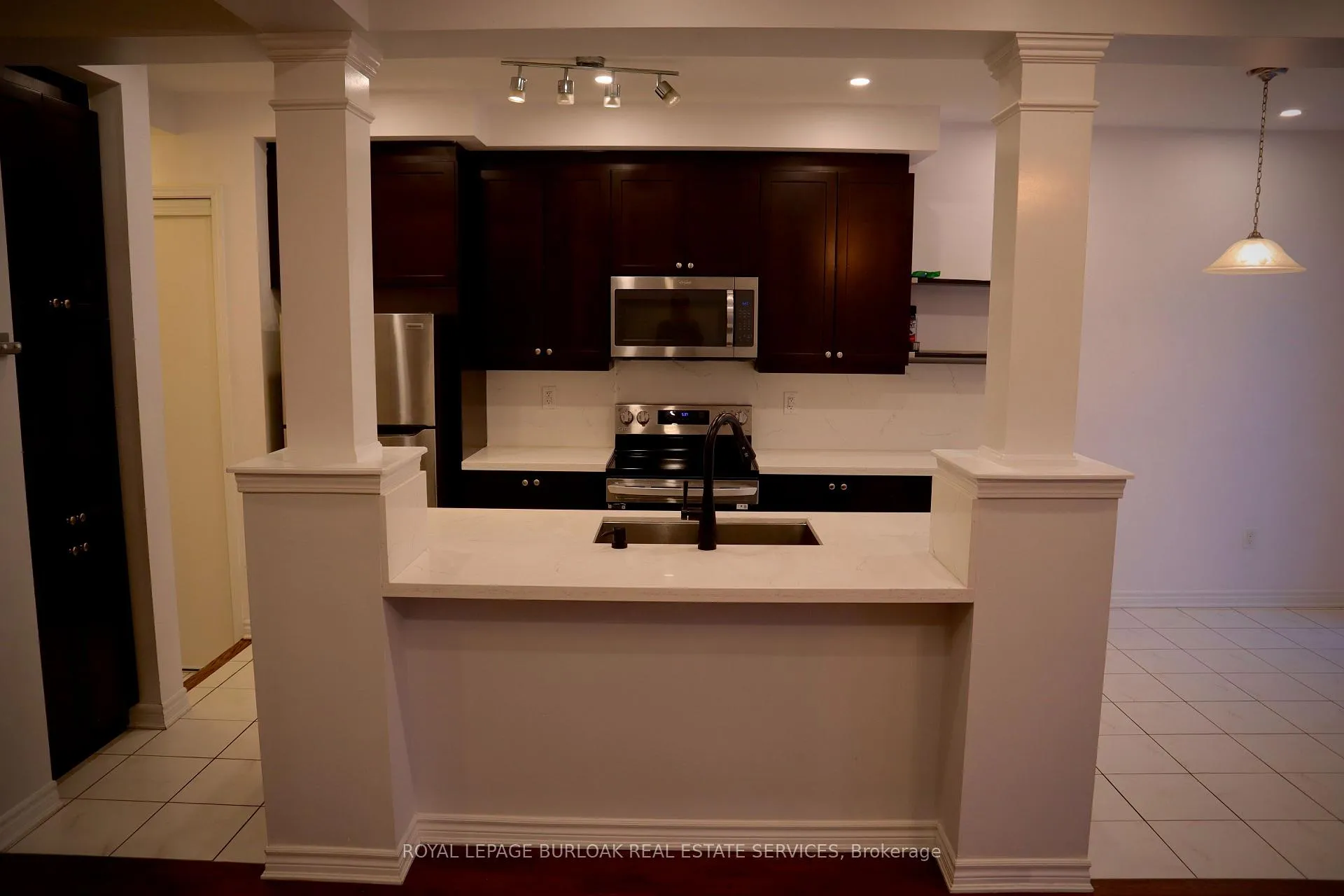 Photo 11 of 209 Stillwater Crescent, Hamilton, Waterdown — HOMEH