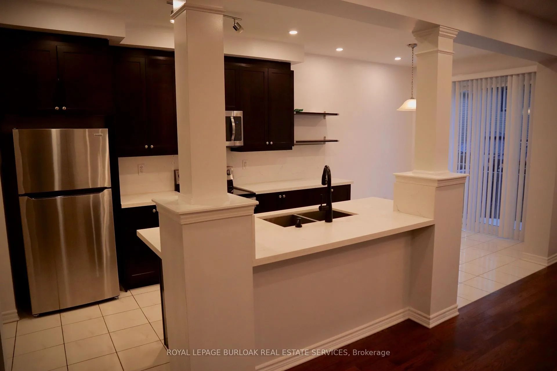 Photo 12 of 209 Stillwater Crescent, Hamilton, Waterdown — HOMEH