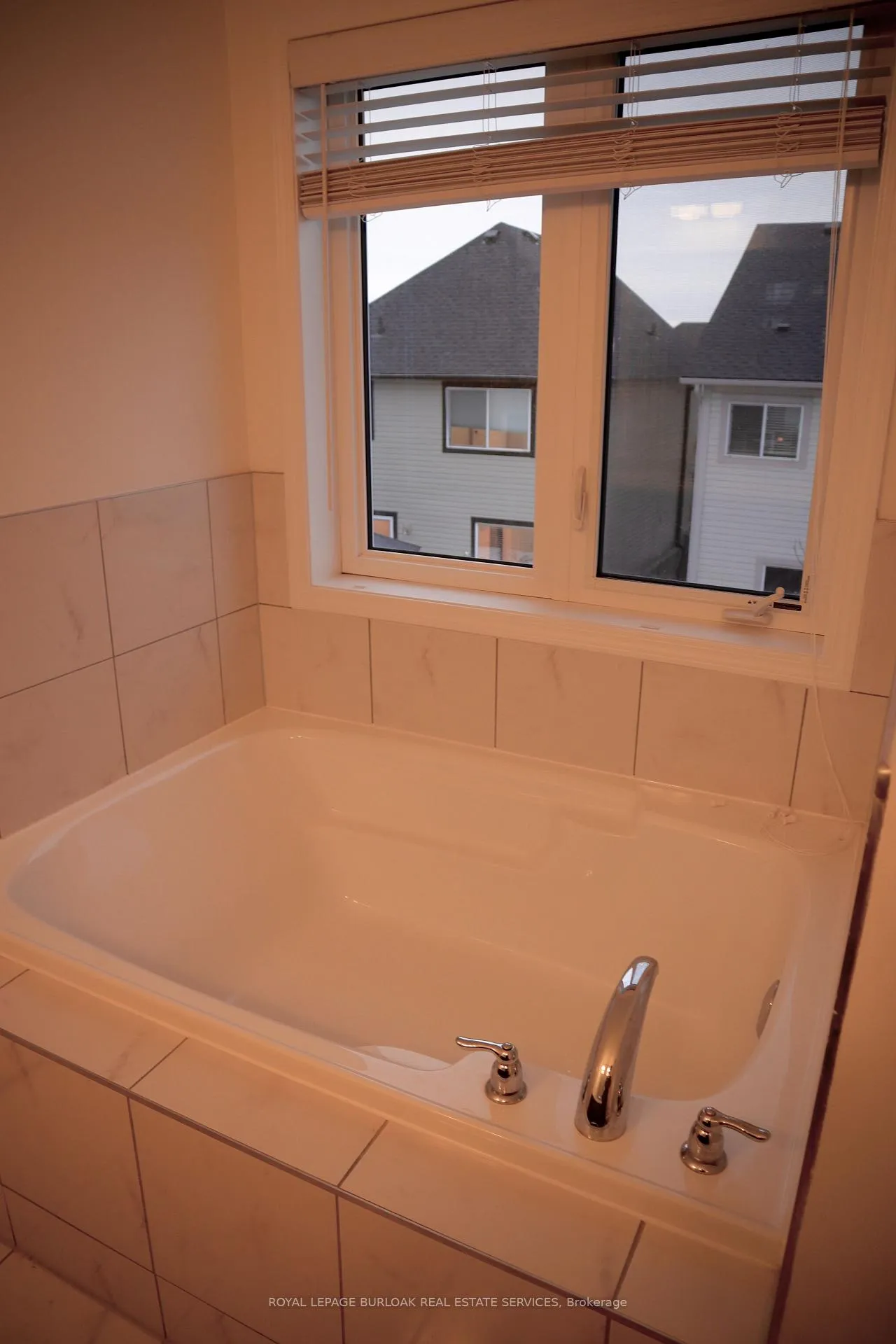 Photo 27 of 209 Stillwater Crescent, Hamilton, Waterdown — HOMEH