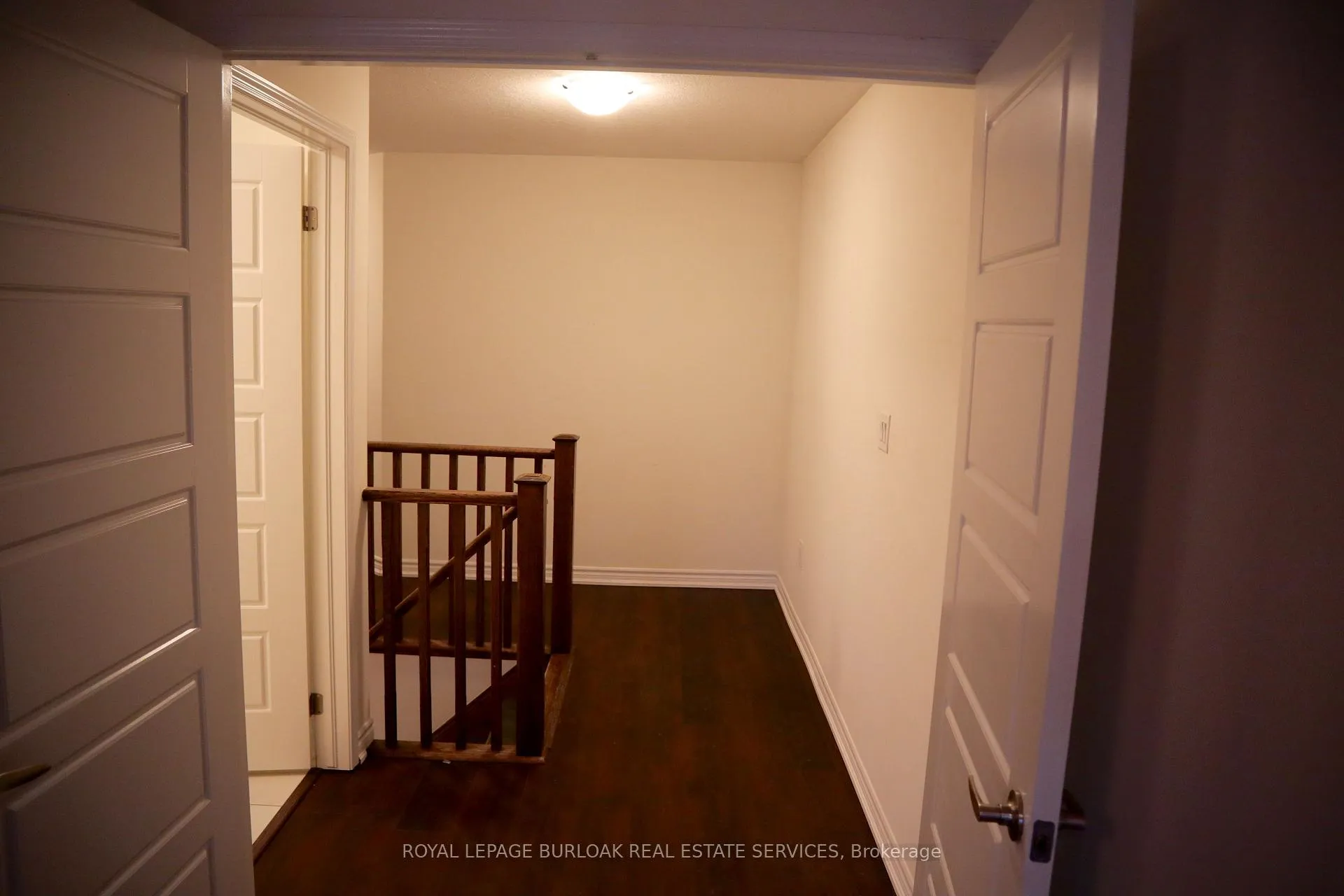 Photo 28 of 209 Stillwater Crescent, Hamilton, Waterdown — HOMEH