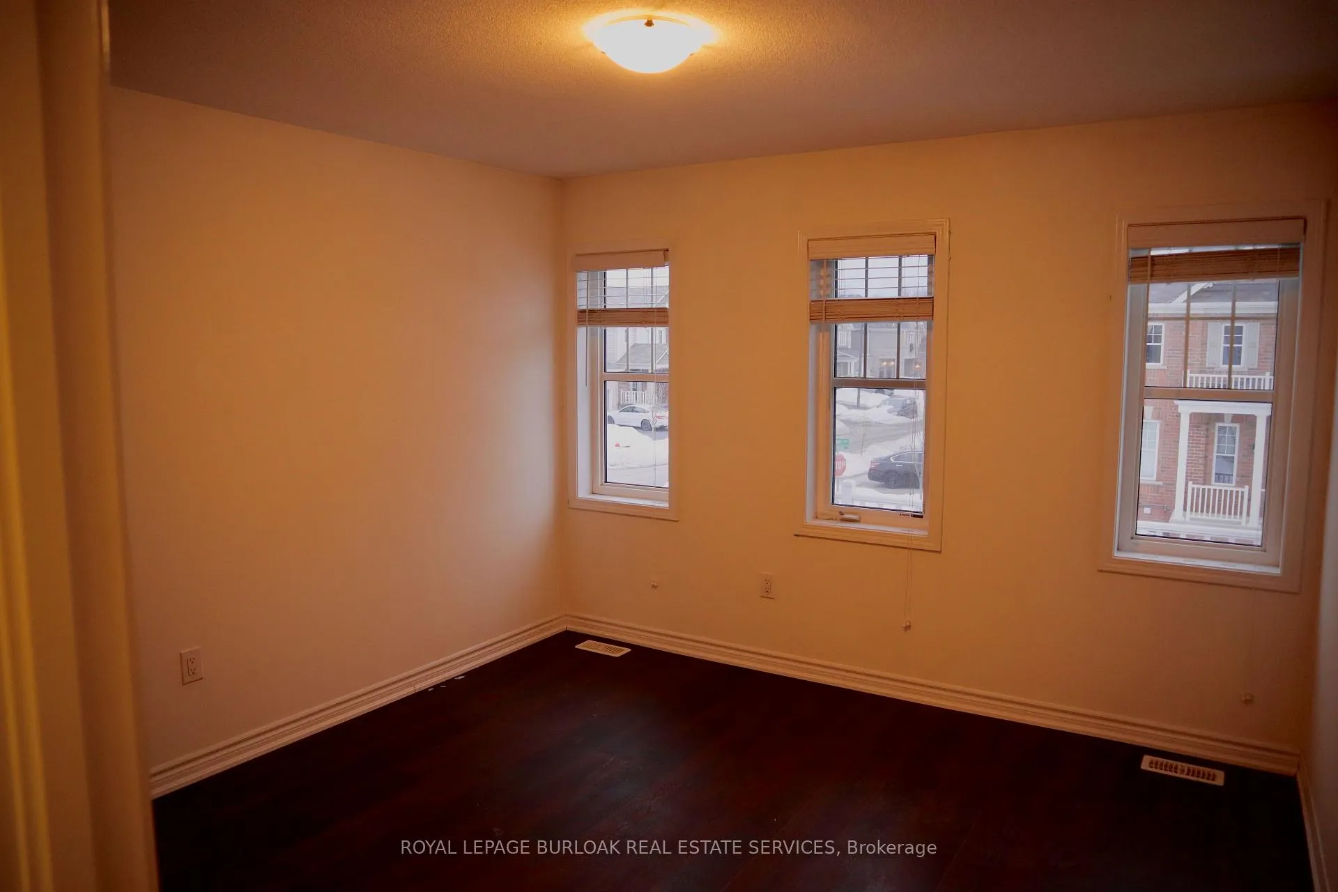 Photo 31 of 209 Stillwater Crescent, Hamilton, Waterdown — HOMEH