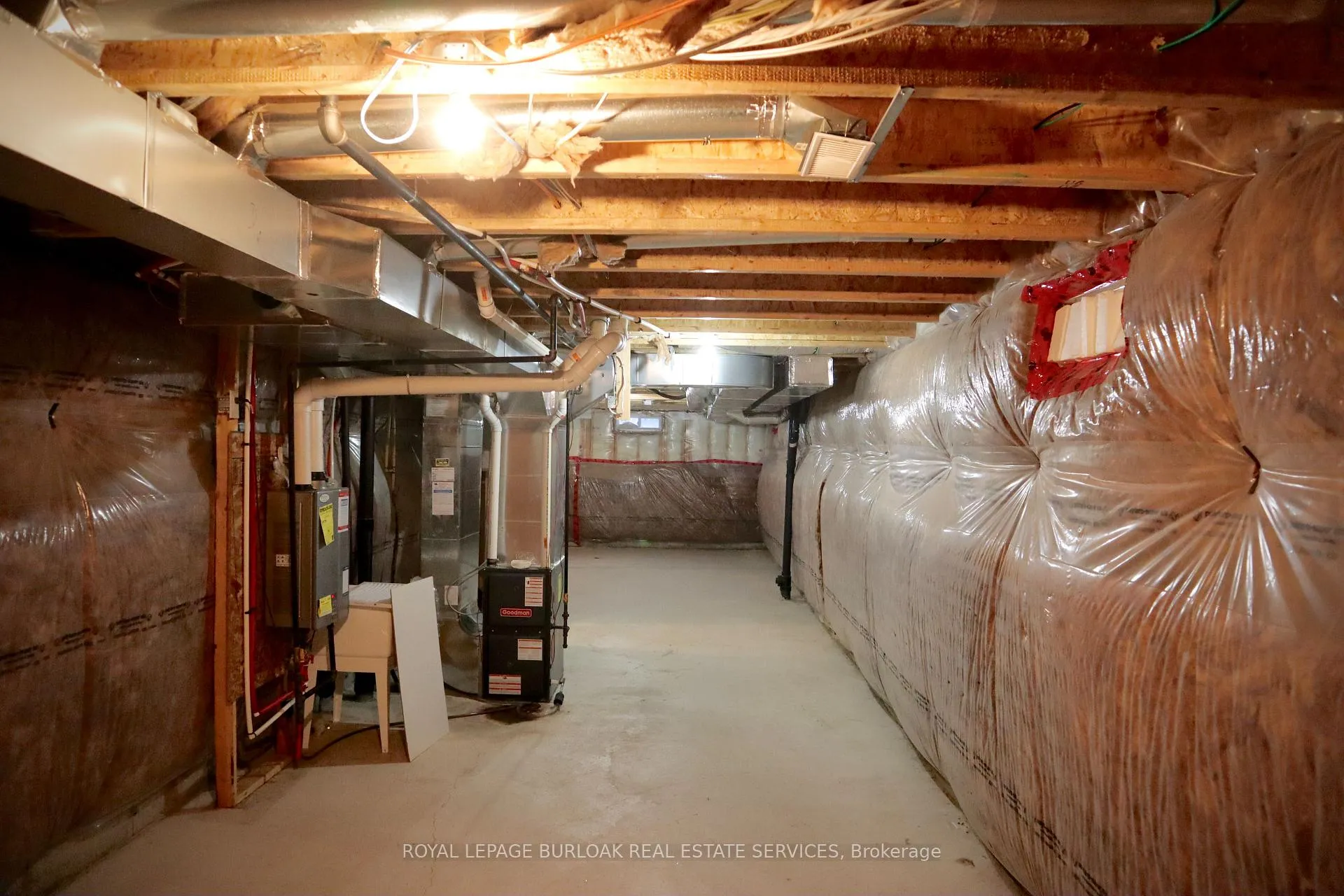 Photo 37 of 209 Stillwater Crescent, Hamilton, Waterdown — HOMEH