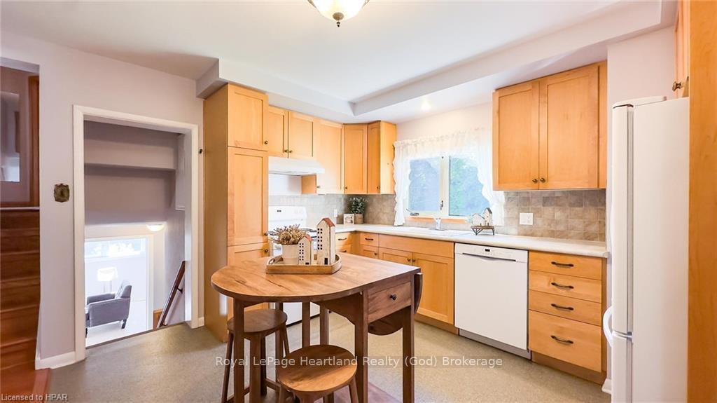Photo 10 of 244 Catherine Street, Goderich, Goderich (Town) — HOMEH