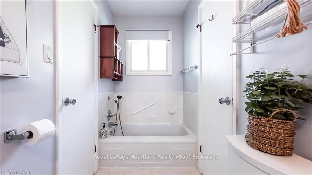 Photo 19 of 244 Catherine Street, Goderich, Goderich (Town) — HOMEH