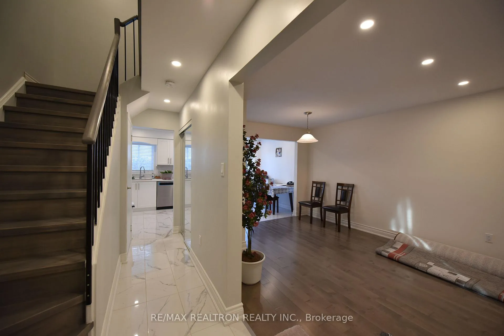 Photo 3 of 108 Rejane Crescent, Vaughan, Crestwood-Springfarm-Yorkhill — HOMEH