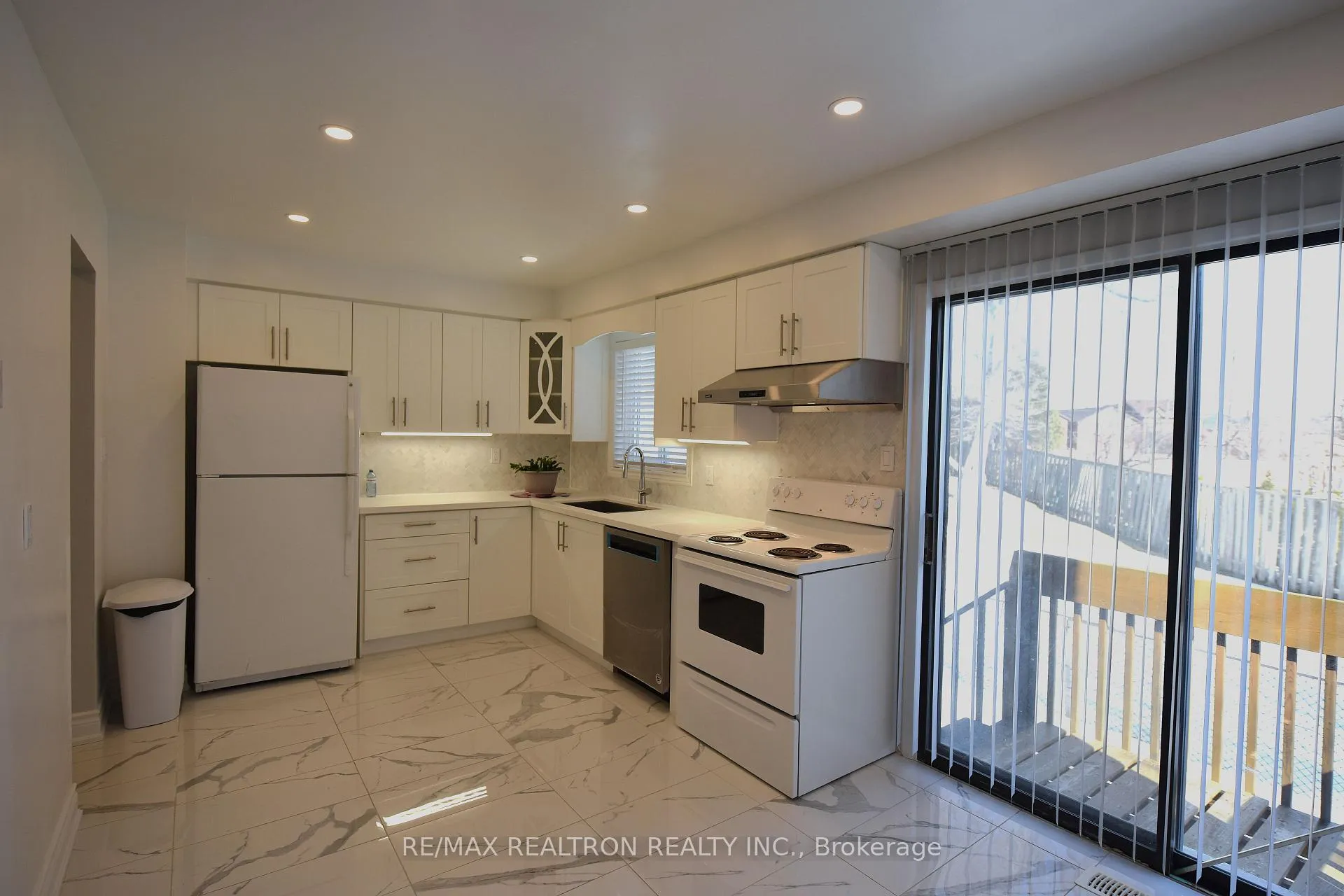 Photo 5 of 108 Rejane Crescent, Vaughan, Crestwood-Springfarm-Yorkhill — HOMEH