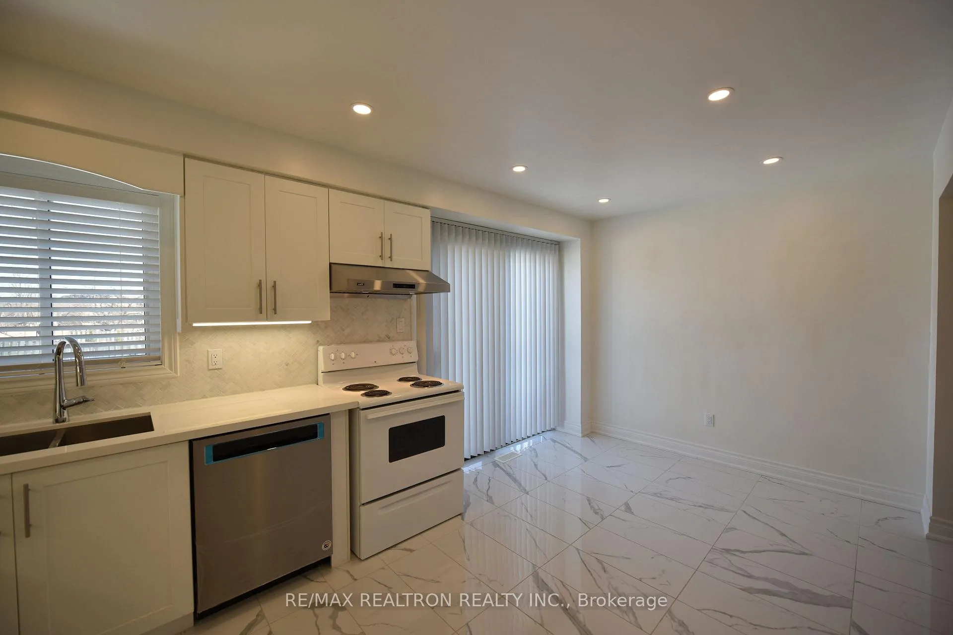 Photo 6 of 108 Rejane Crescent, Vaughan, Crestwood-Springfarm-Yorkhill — HOMEH