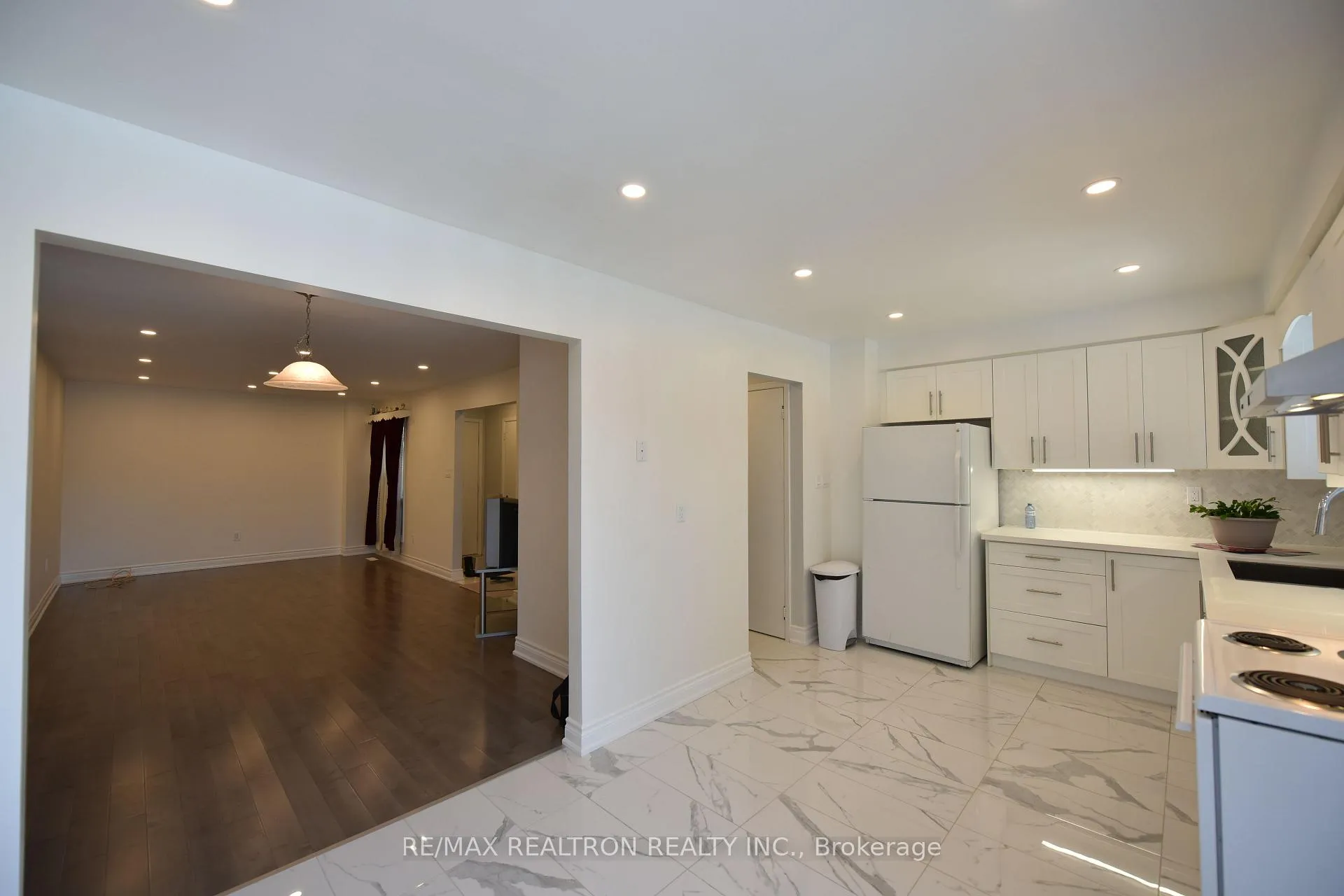 Photo 7 of 108 Rejane Crescent, Vaughan, Crestwood-Springfarm-Yorkhill — HOMEH