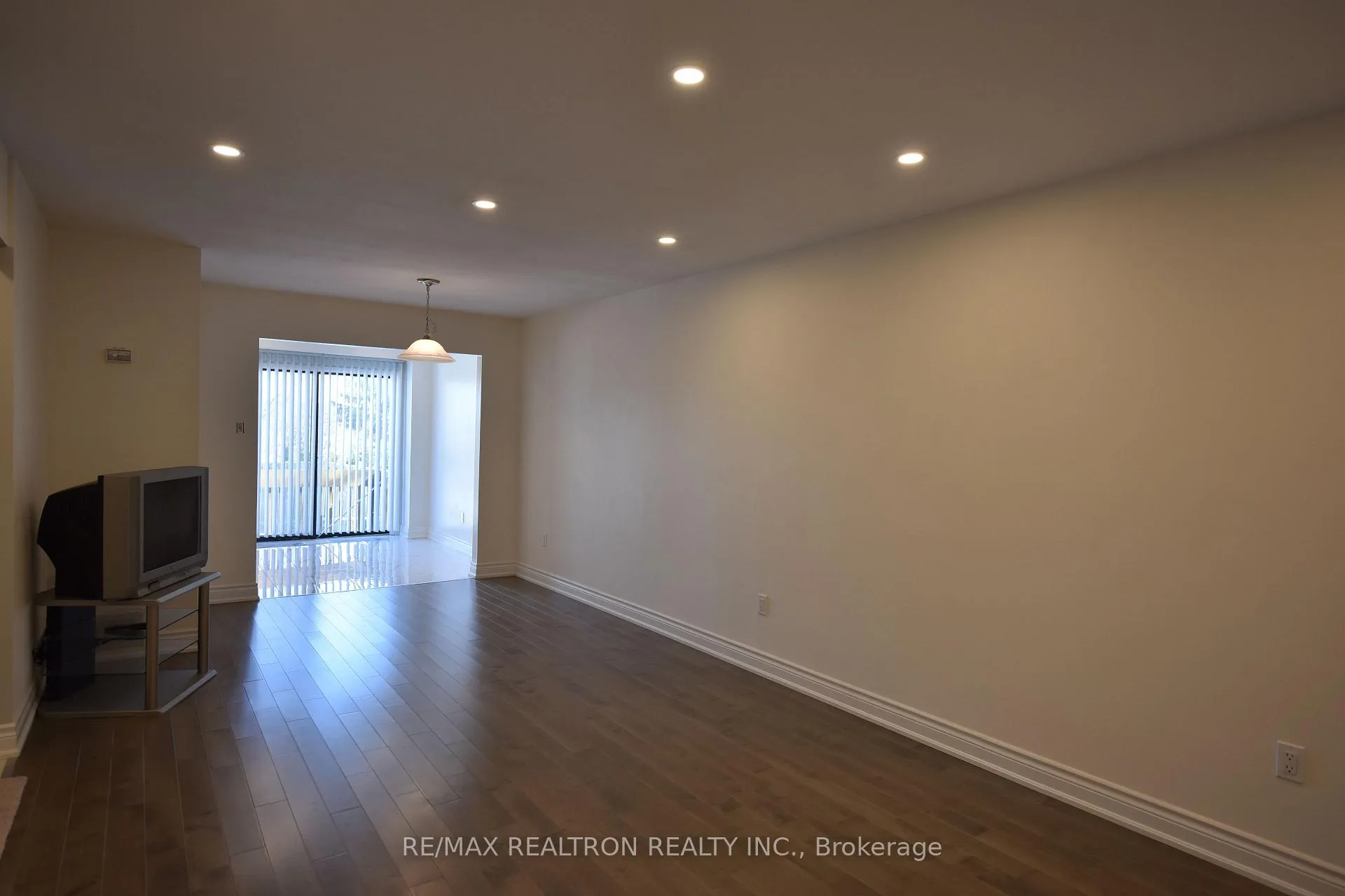 Photo 8 of 108 Rejane Crescent, Vaughan, Crestwood-Springfarm-Yorkhill — HOMEH