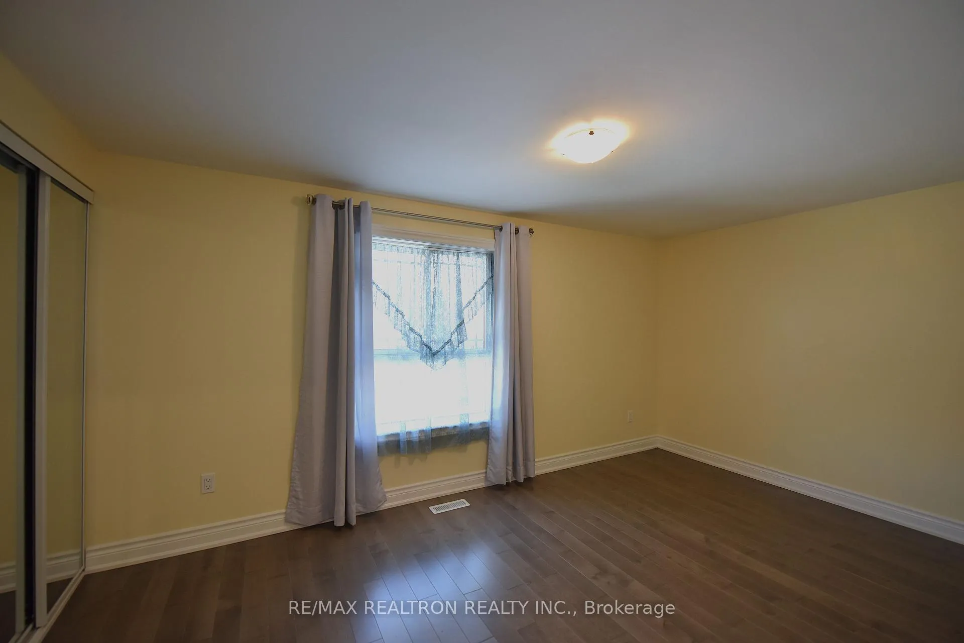 Photo 11 of 108 Rejane Crescent, Vaughan, Crestwood-Springfarm-Yorkhill — HOMEH