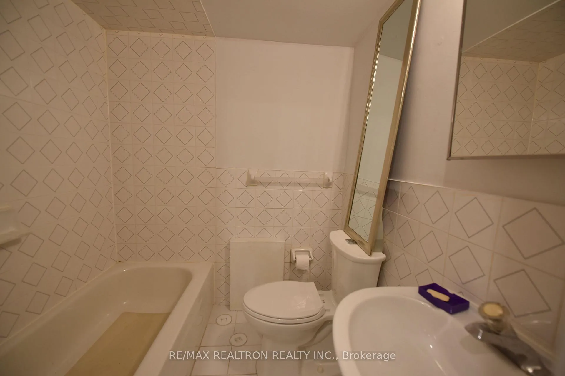 Photo 18 of 108 Rejane Crescent, Vaughan, Crestwood-Springfarm-Yorkhill — HOMEH