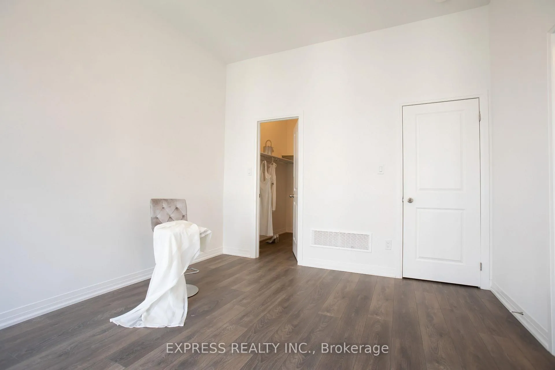 Photo 16 of 24 Alan Francis Lane, Markham, Cachet — HOMEH