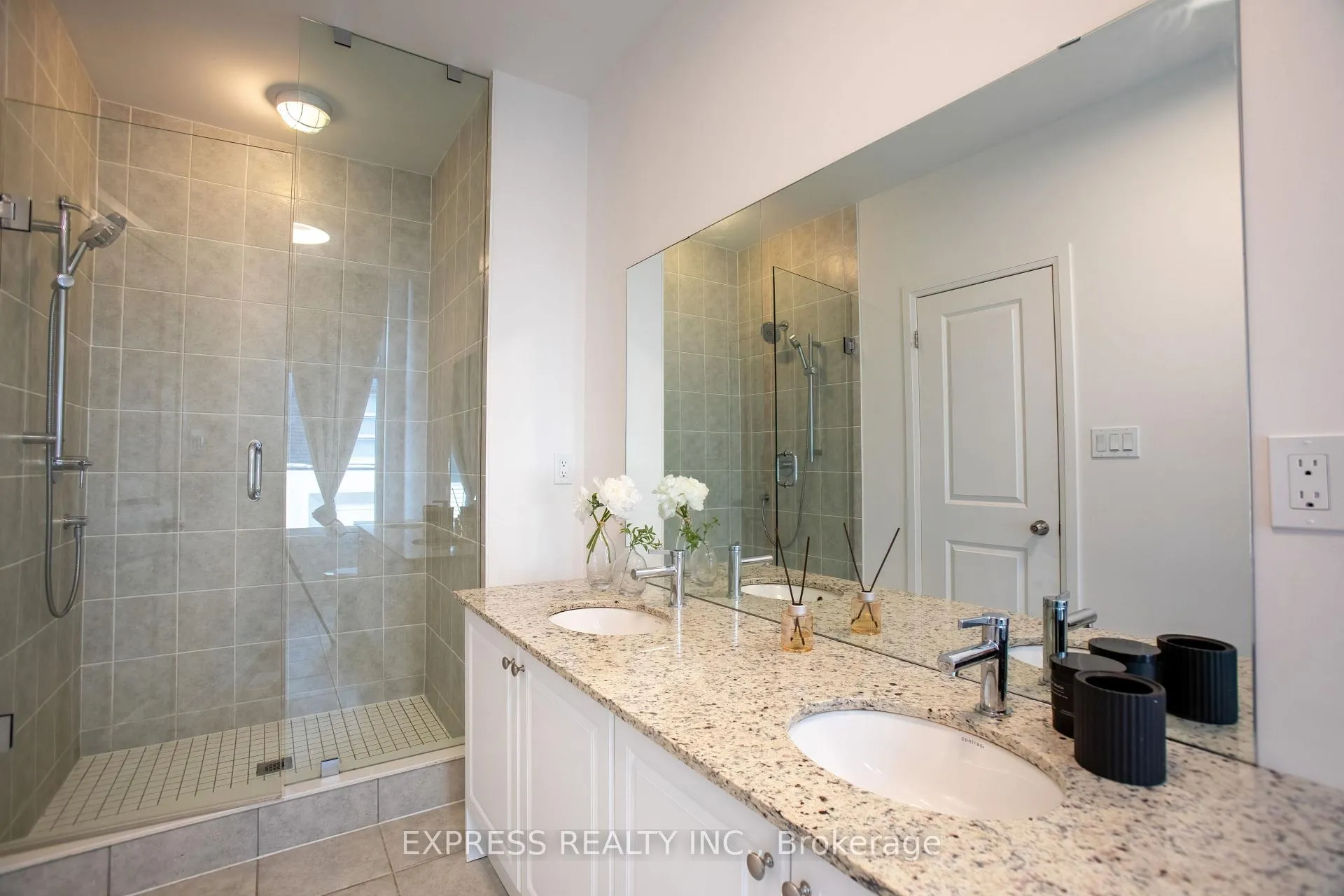 Photo 20 of 24 Alan Francis Lane, Markham, Cachet — HOMEH