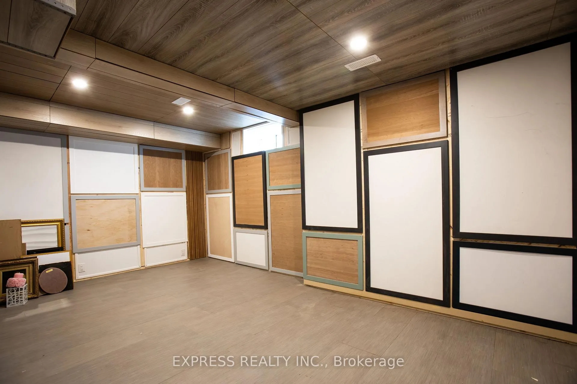Photo 21 of 24 Alan Francis Lane, Markham, Cachet — HOMEH