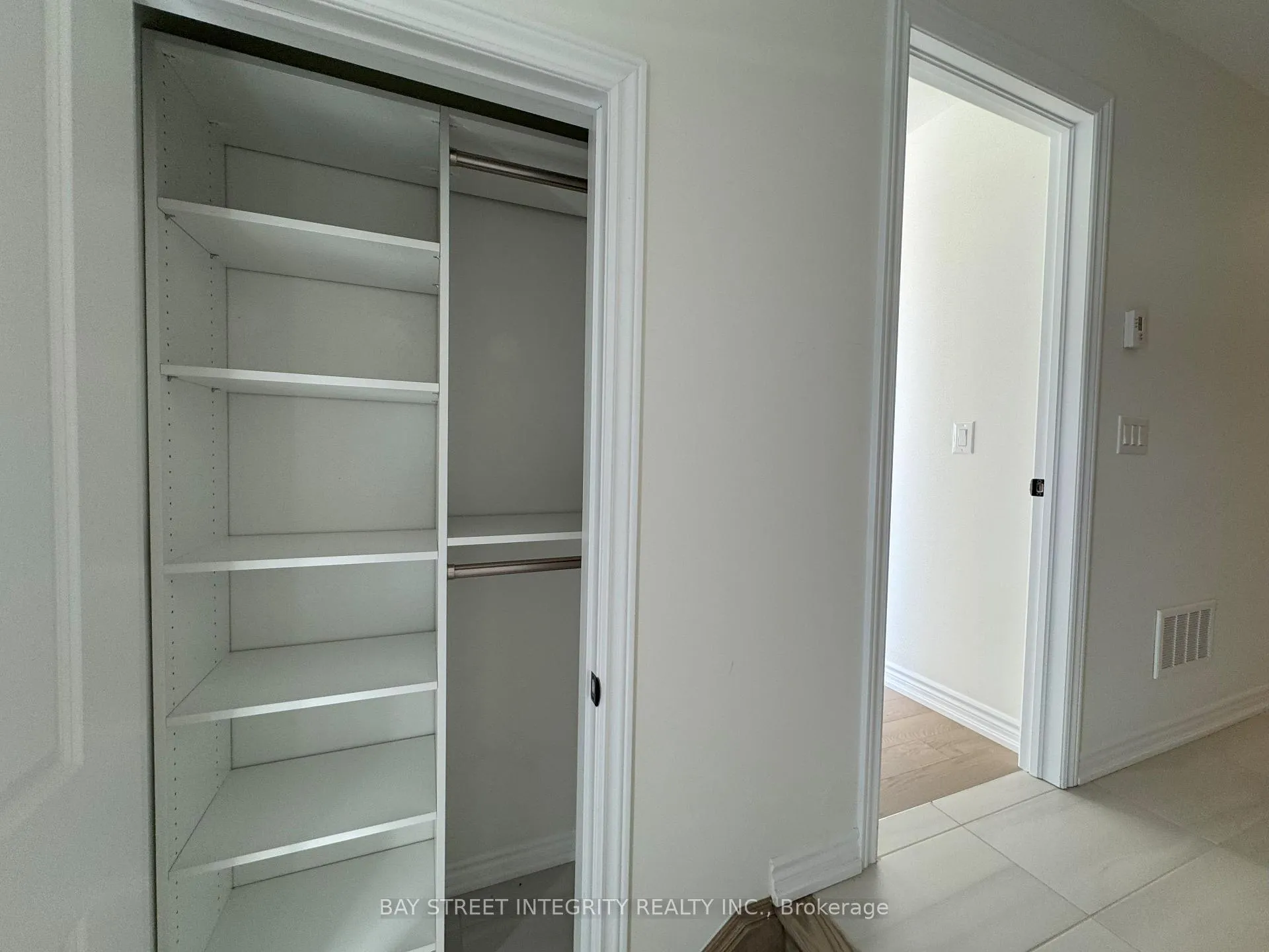 Photo 3 of 103 Yorkton Blvd, Markham, Angus Glen — HOMEH