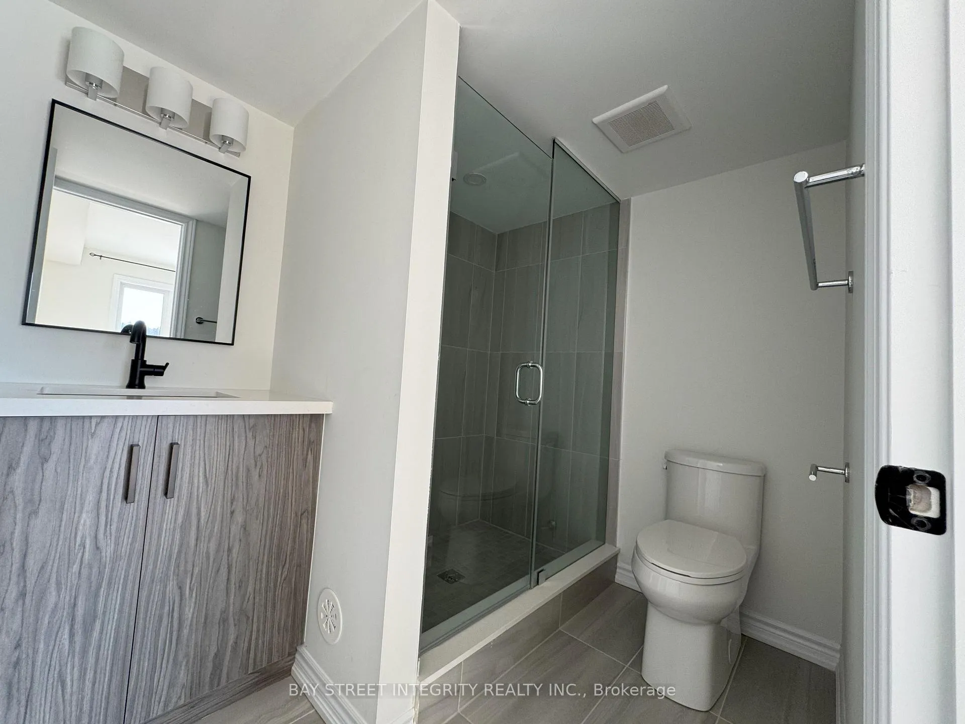 Photo 5 of 103 Yorkton Blvd, Markham, Angus Glen — HOMEH