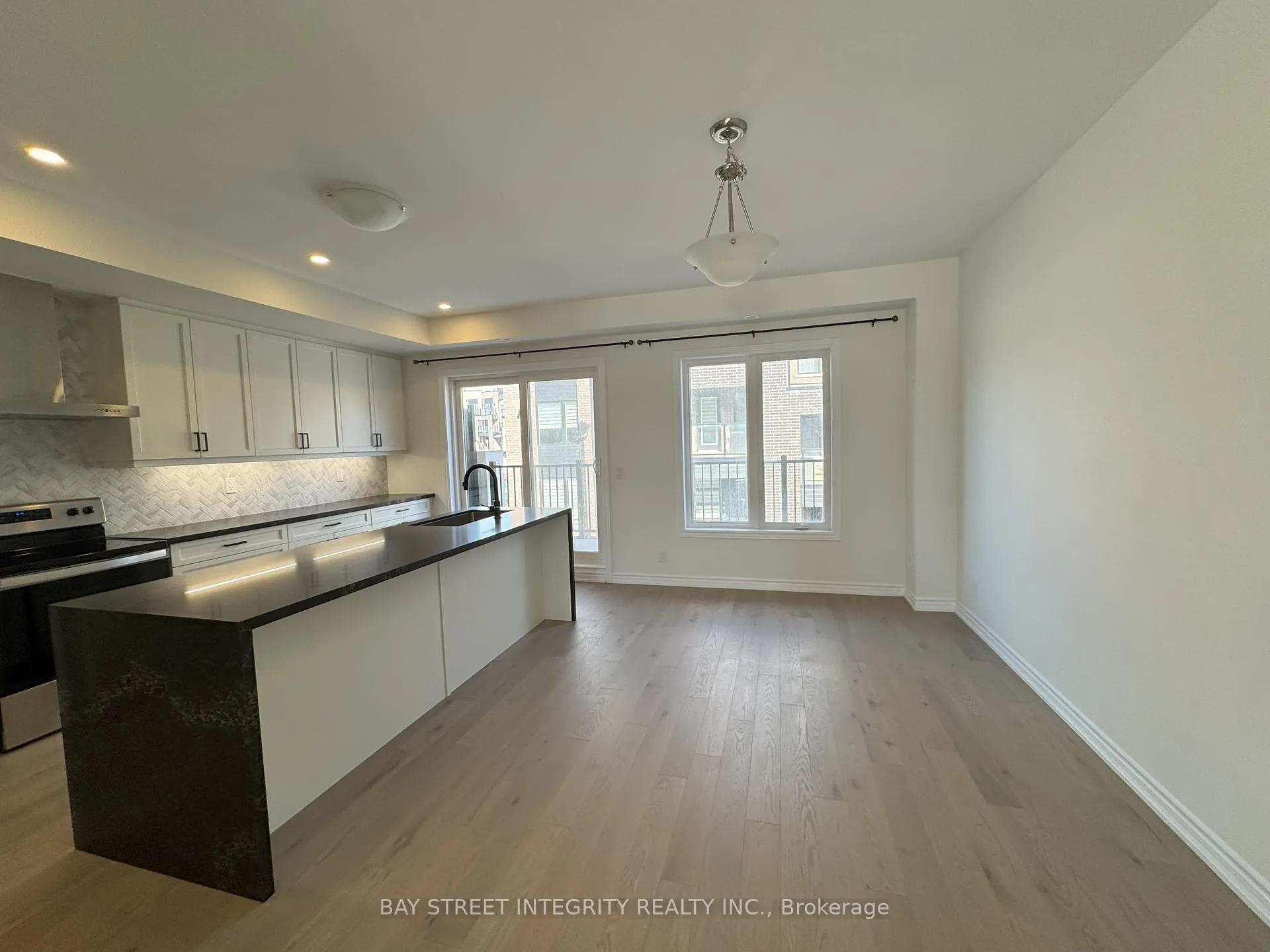 Photo 7 of 103 Yorkton Blvd, Markham, Angus Glen — HOMEH