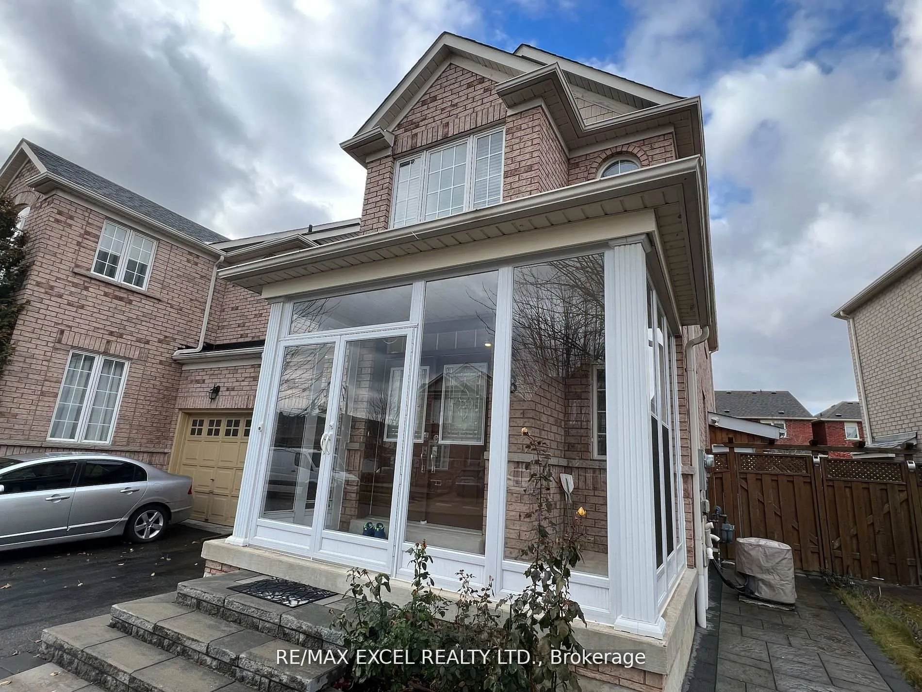 Photo 2 of 8 Charles Sturdy Road, Markham, Berczy — HOMEH