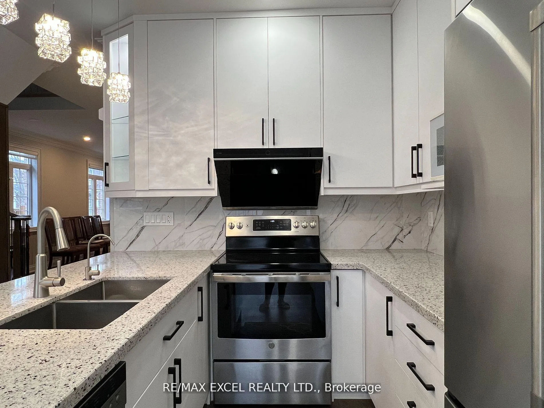Photo 5 of 8 Charles Sturdy Road, Markham, Berczy — HOMEH