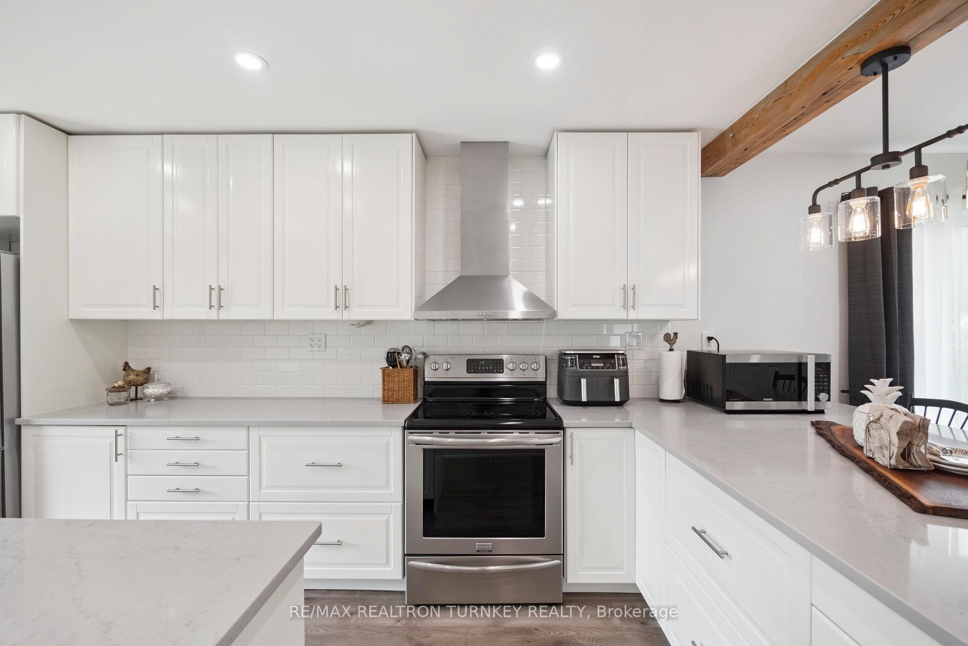 Photo 10 of 58 Riverview Beach Road, Georgina, Pefferlaw — HOMEH