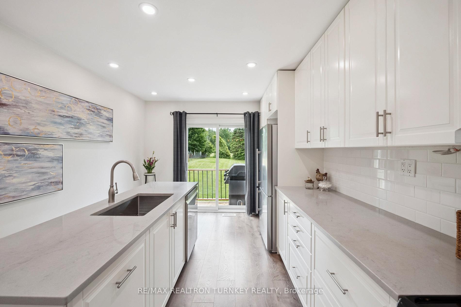 Photo 12 of 58 Riverview Beach Road, Georgina, Pefferlaw — HOMEH