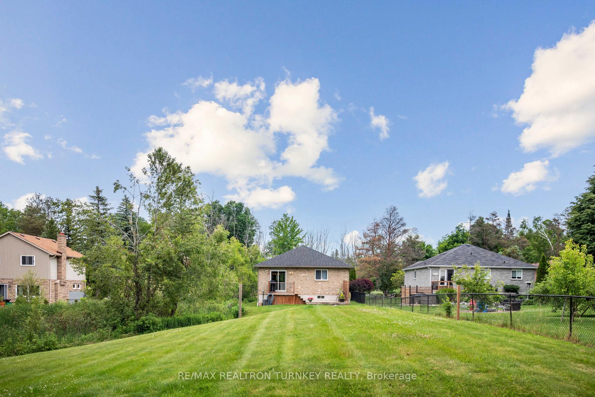 Photo 26 of 58 Riverview Beach Road, Georgina, Pefferlaw — HOMEH
