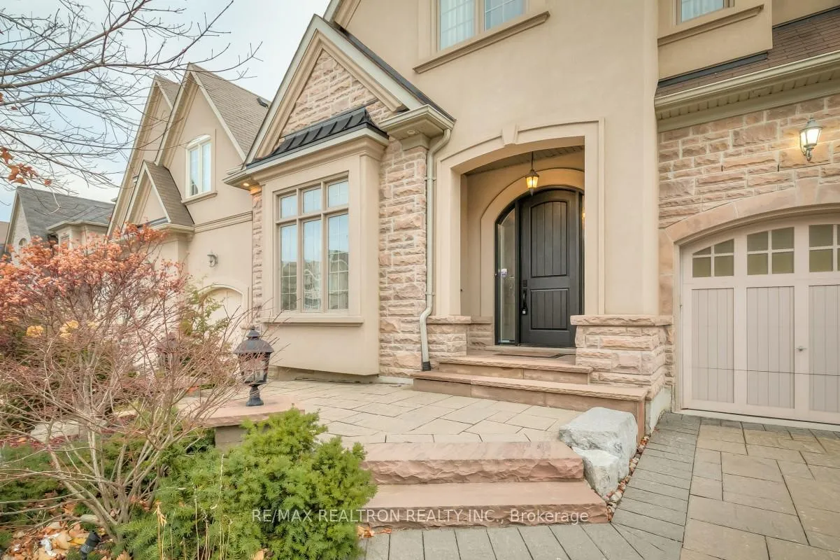 Photo 2 of 29 Royal West Road, Markham, Angus Glen — HOMEH