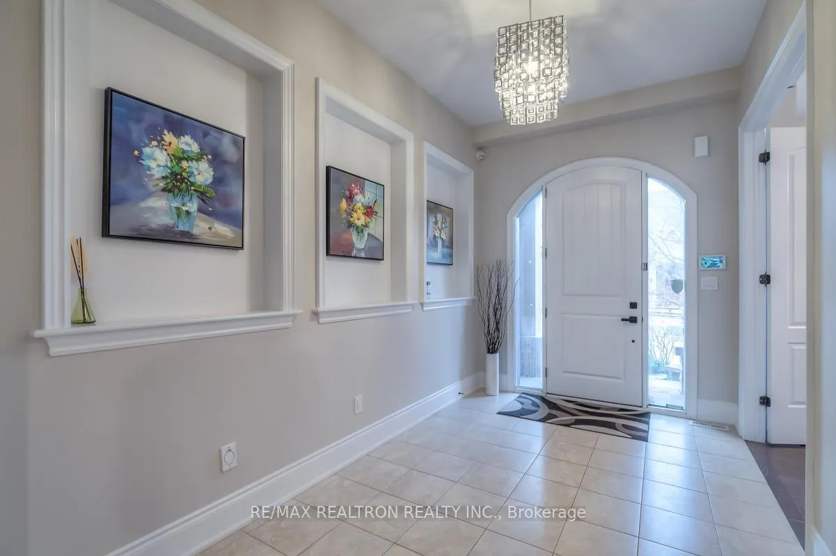Photo 3 of 29 Royal West Road, Markham, Angus Glen — HOMEH