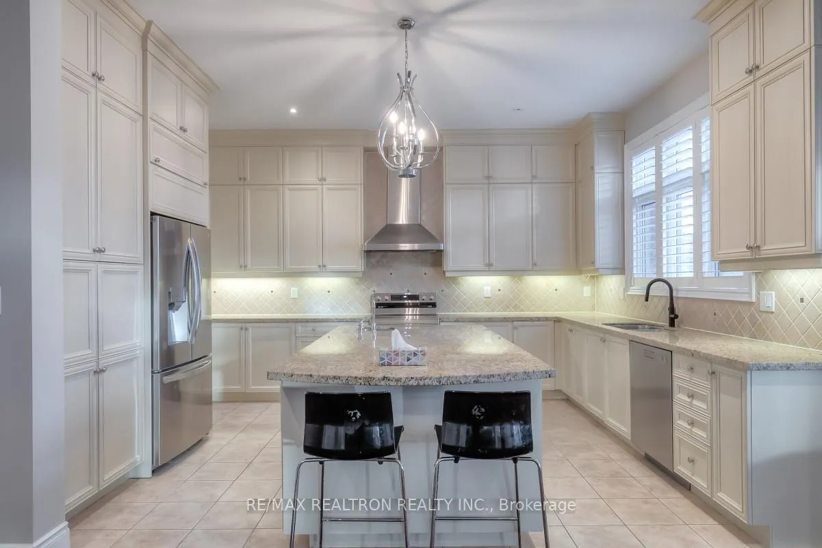 Photo 9 of 29 Royal West Road, Markham, Angus Glen — HOMEH