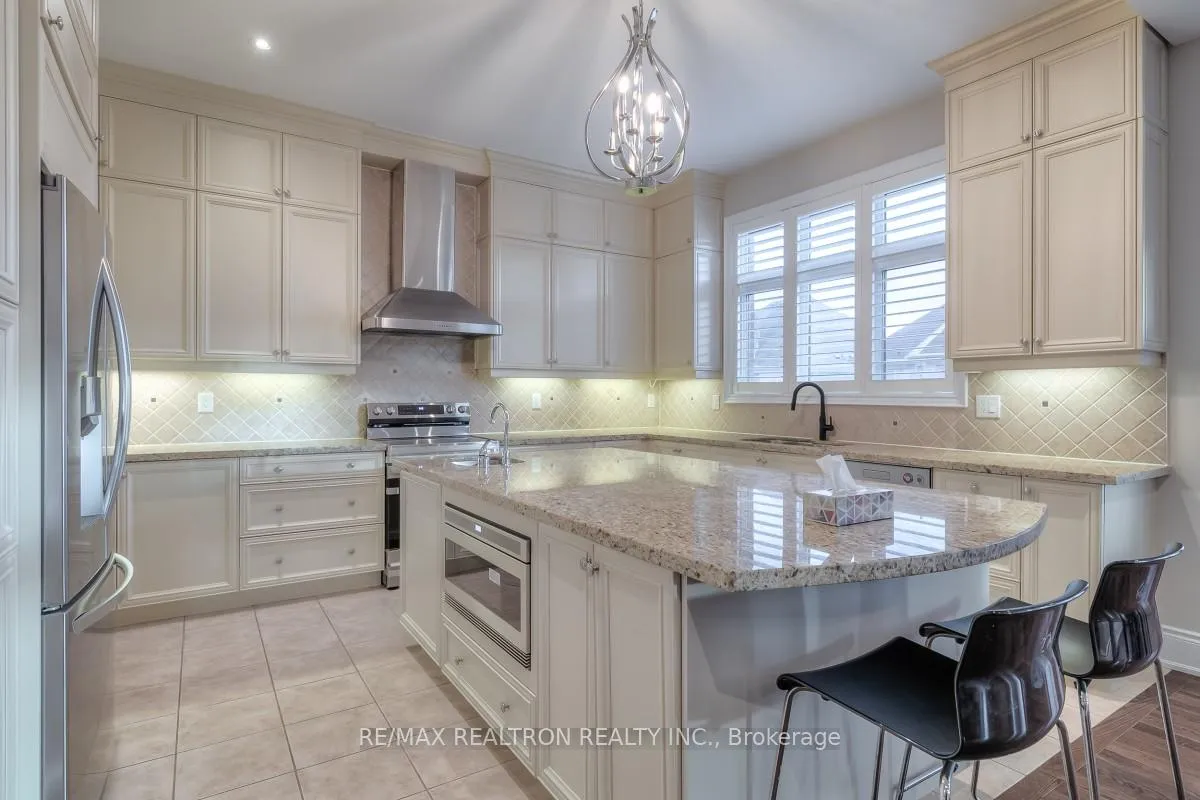 Photo 10 of 29 Royal West Road, Markham, Angus Glen — HOMEH