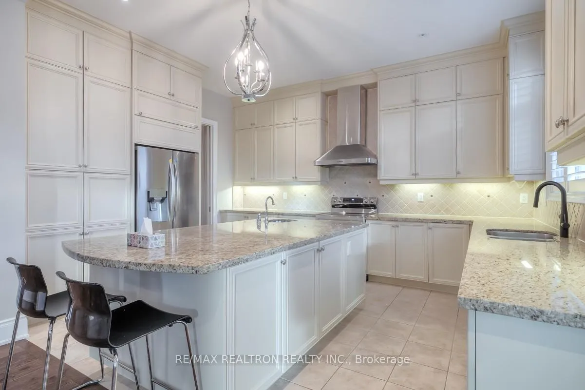 Photo 11 of 29 Royal West Road, Markham, Angus Glen — HOMEH