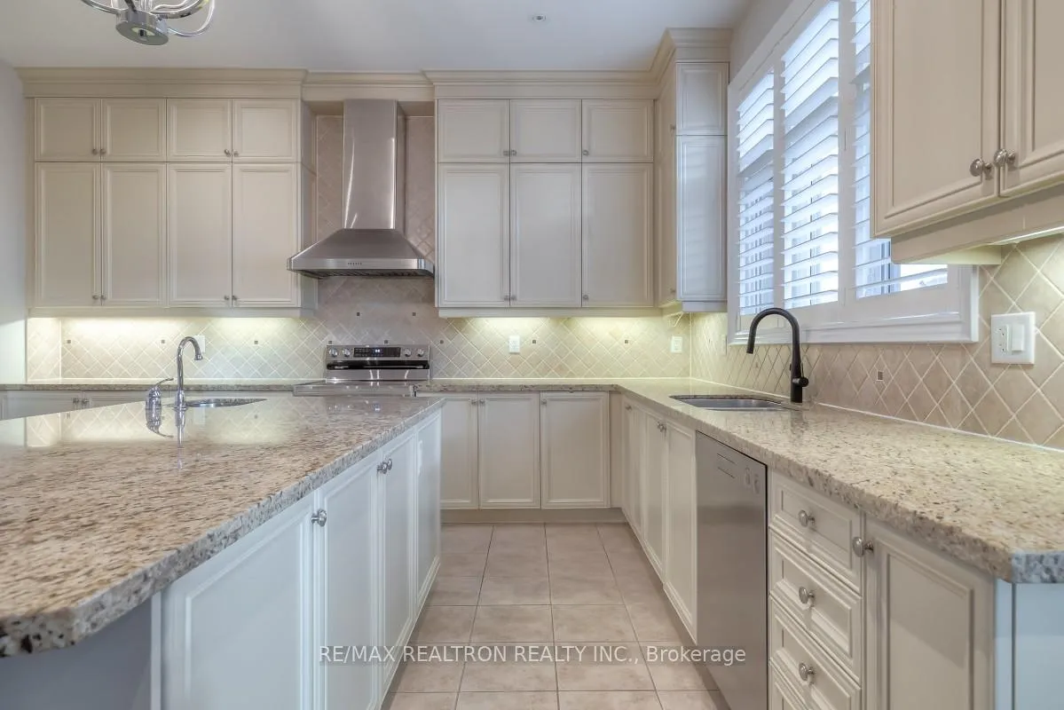 Photo 12 of 29 Royal West Road, Markham, Angus Glen — HOMEH