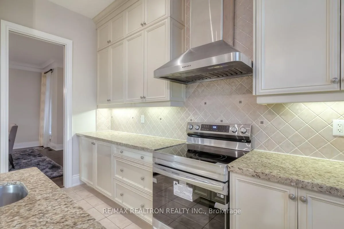 Photo 13 of 29 Royal West Road, Markham, Angus Glen — HOMEH