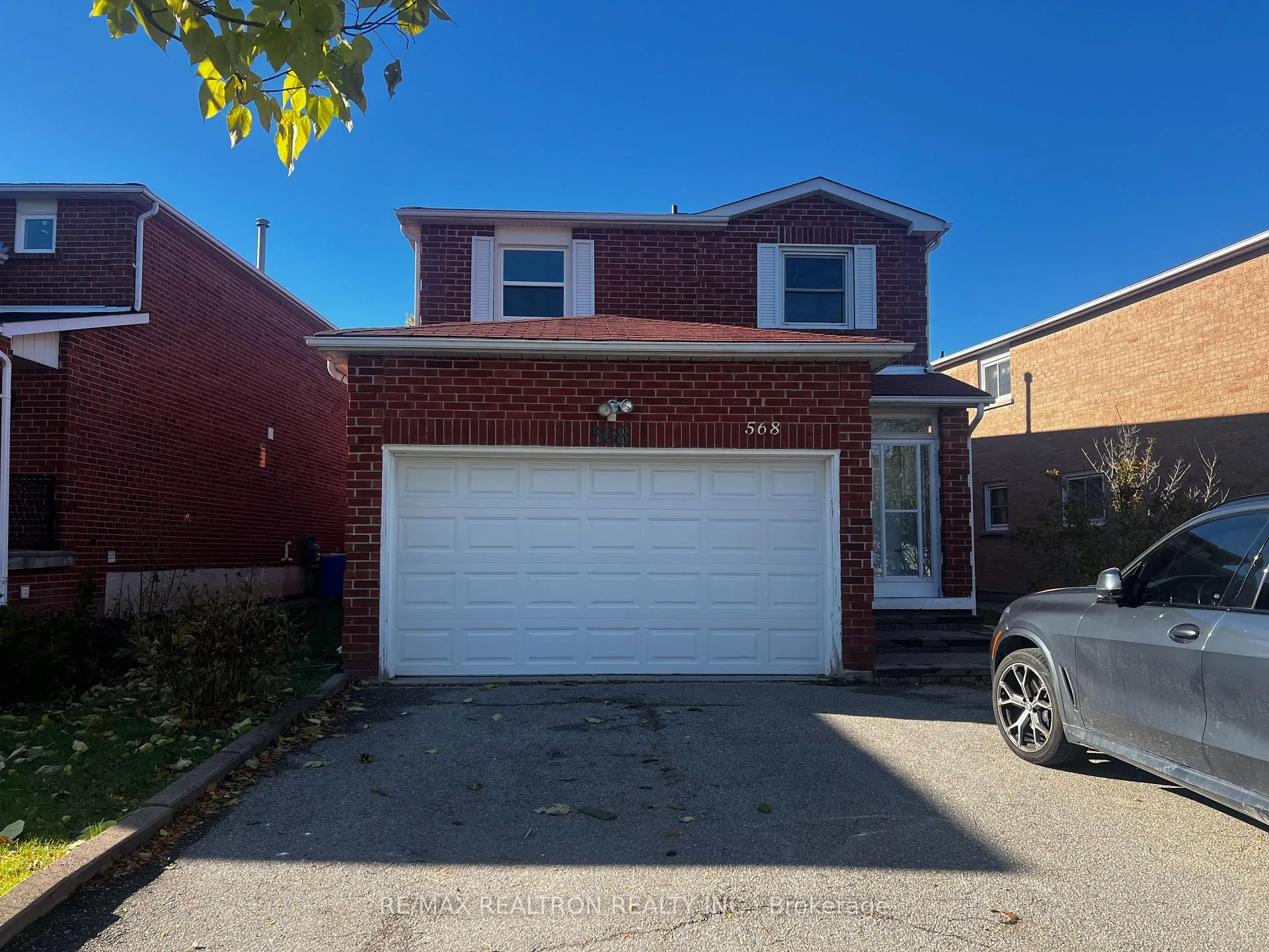 Front of Unit Lower, 568 Brownridge Drive