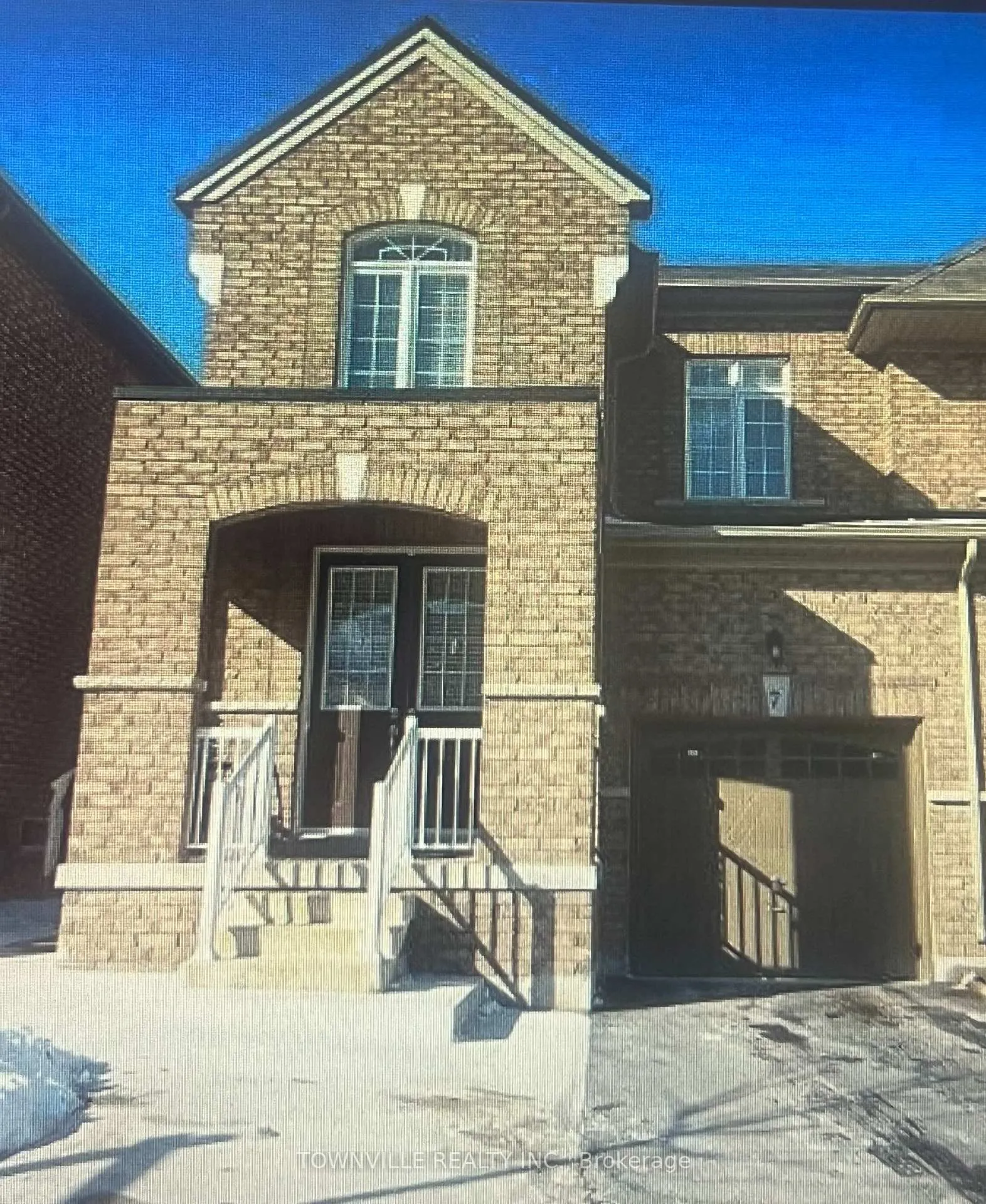 Photo 2 of 7 Vezna Crescent, Brampton, Credit Valley — HOMEH