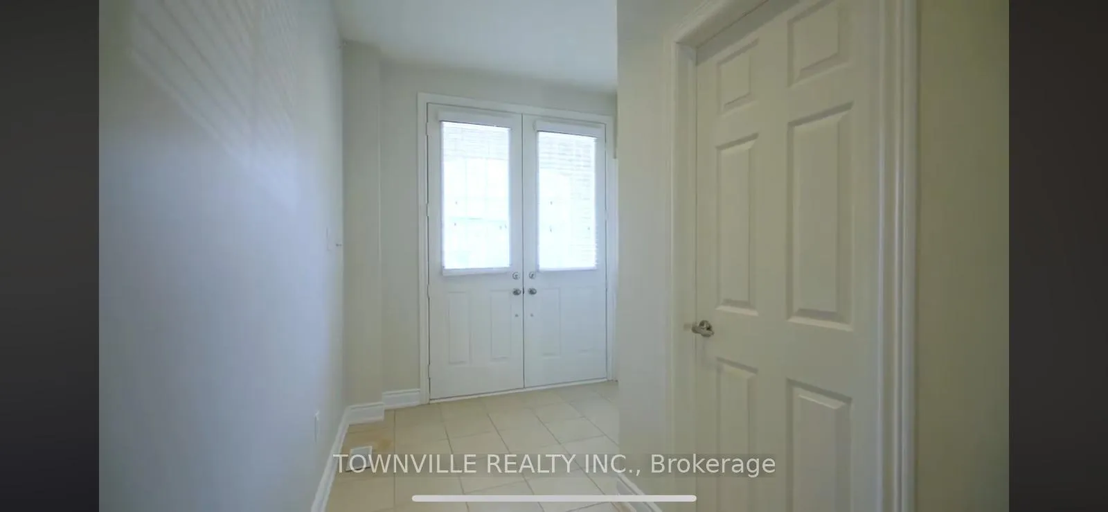 Photo 3 of 7 Vezna Crescent, Brampton, Credit Valley — HOMEH