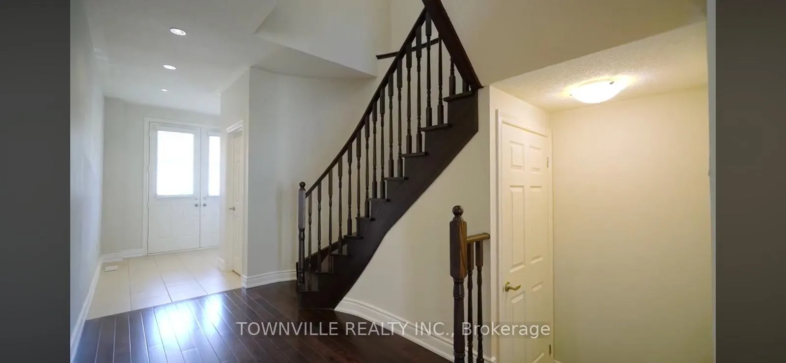 Photo 4 of 7 Vezna Crescent, Brampton, Credit Valley — HOMEH