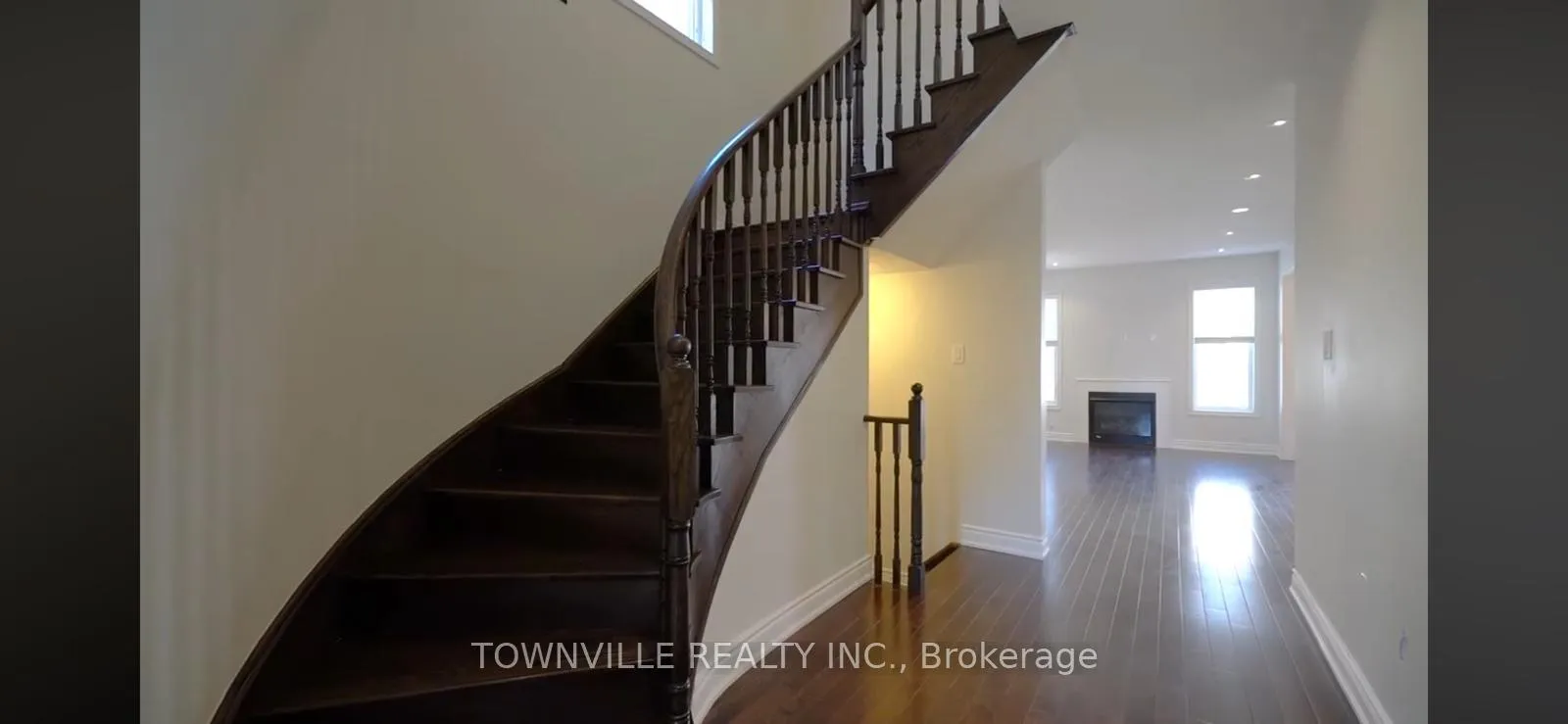 Photo 5 of 7 Vezna Crescent, Brampton, Credit Valley — HOMEH