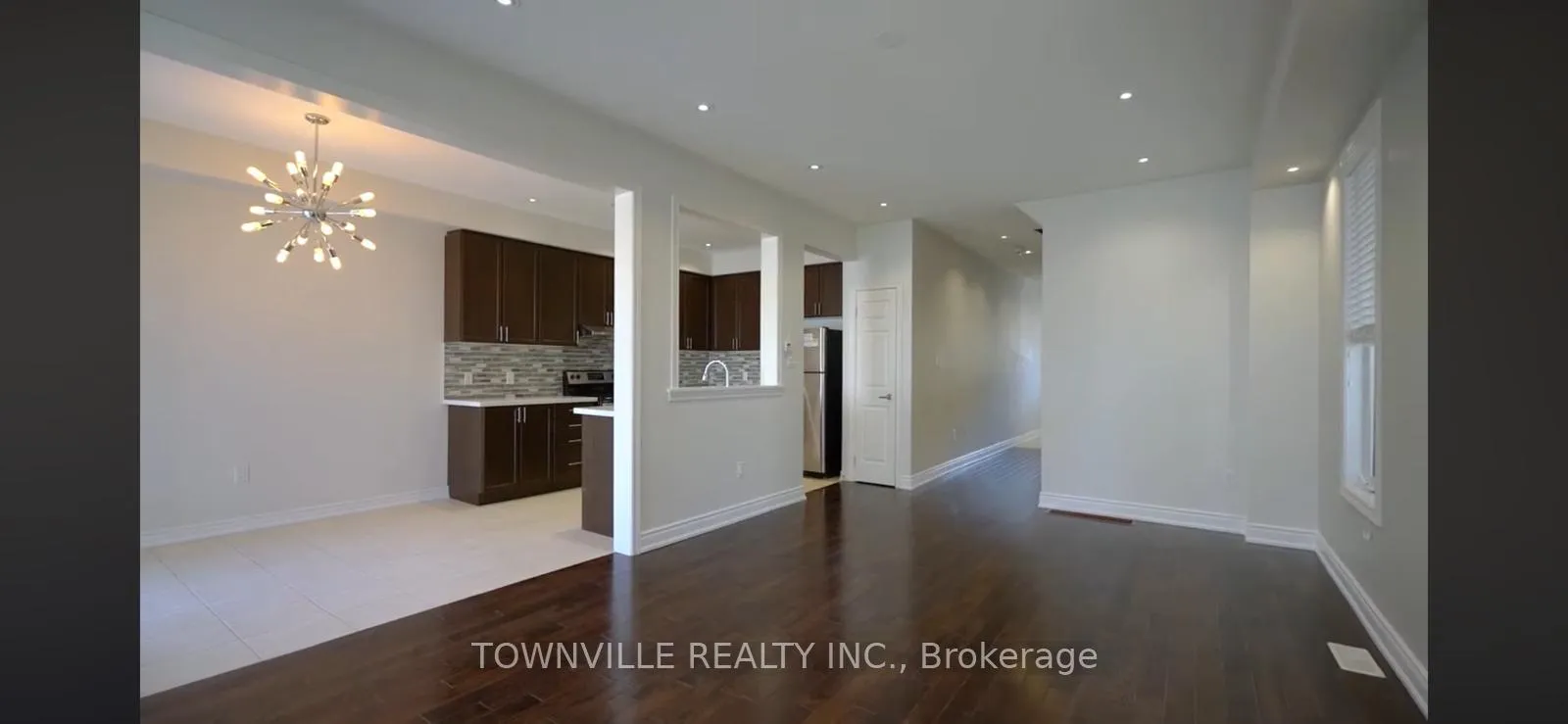 Photo 9 of 7 Vezna Crescent, Brampton, Credit Valley — HOMEH