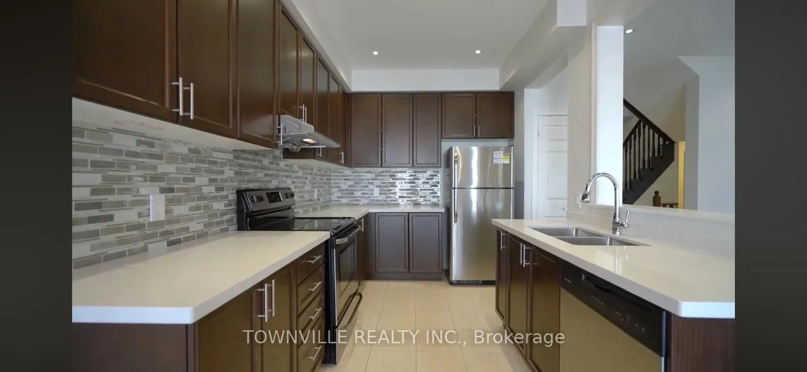 Photo 10 of 7 Vezna Crescent, Brampton, Credit Valley — HOMEH