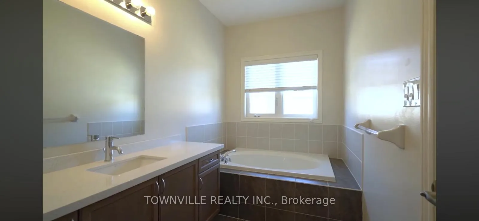 Photo 17 of 7 Vezna Crescent, Brampton, Credit Valley — HOMEH