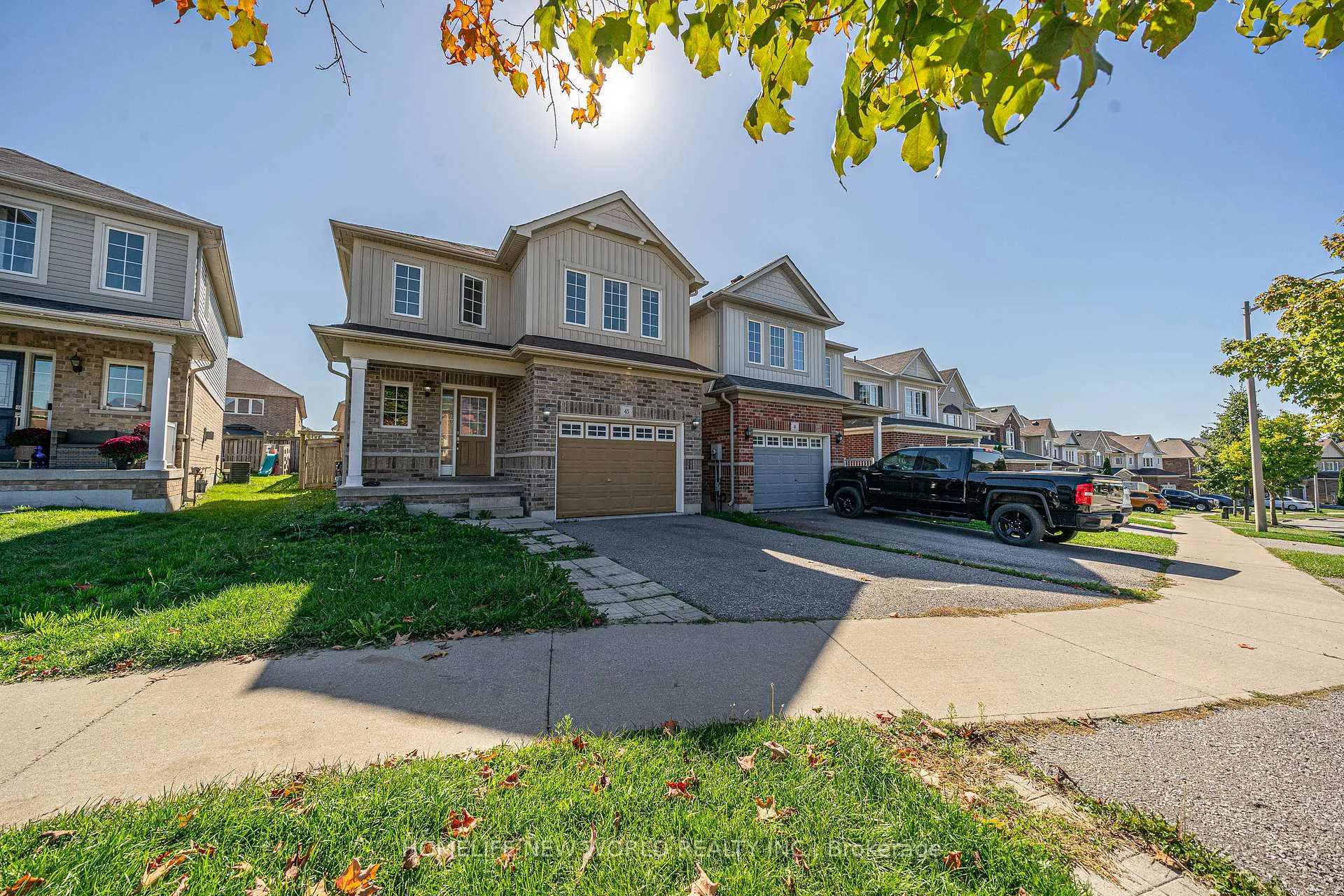 Photo 2 of 43 Oke Road, Clarington, Courtice — HOMEH